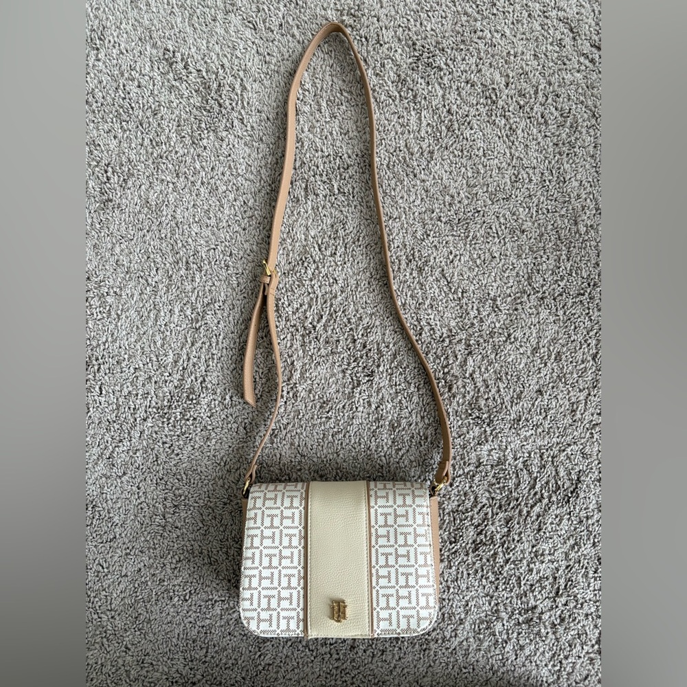 Tommy Hilfiger Chloe II Flap Crossbody purse